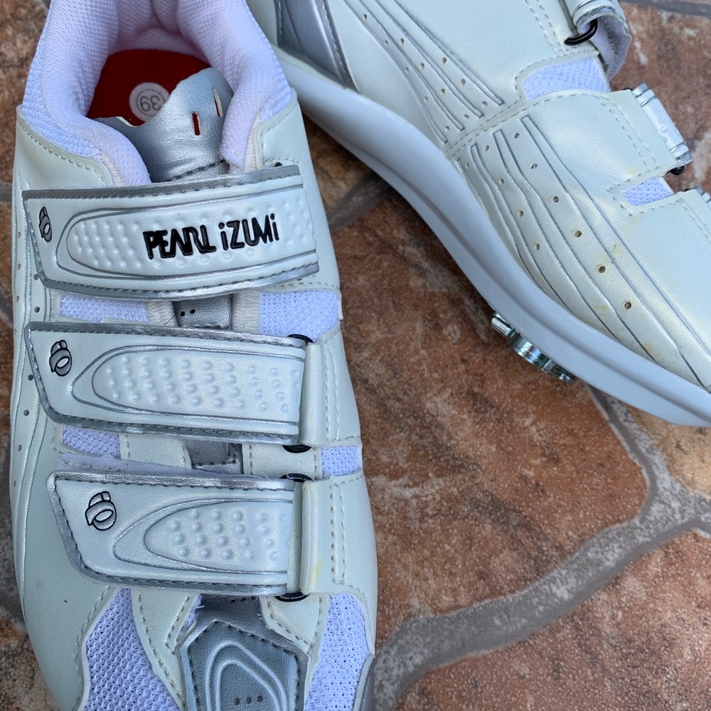 Izumi pearl cycling shoes